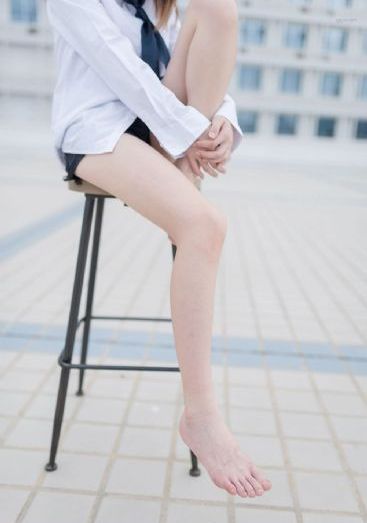 印一男子验尸房强行与人亲热